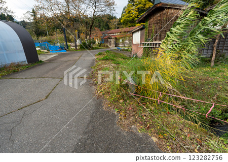 The historic old road "Salt Road" and its surrounding areas 123282756