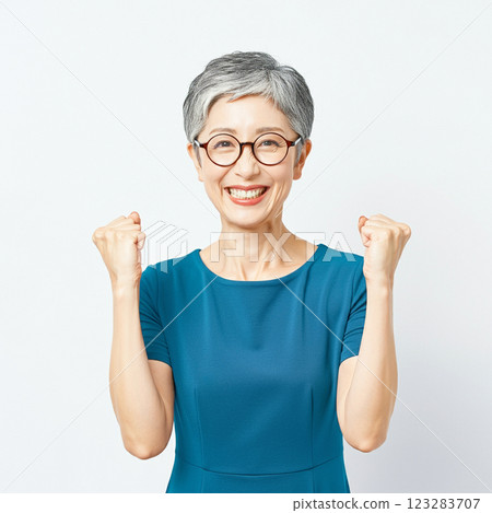 女生 女孩 女性 123283707