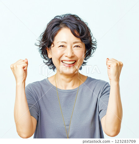 女生 女孩 女性 123283709