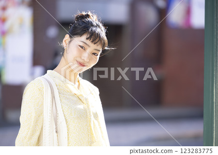 Street Snap Young Woman Portrait 123283775