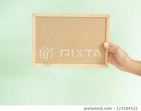 White Board, Hand Woman Holding Board Sign White Blank card Billboard Background, Display Showing Mockup Template for Note Message Idea Text Business or Presentation Product Promotion, Minimal Scene. 123284522