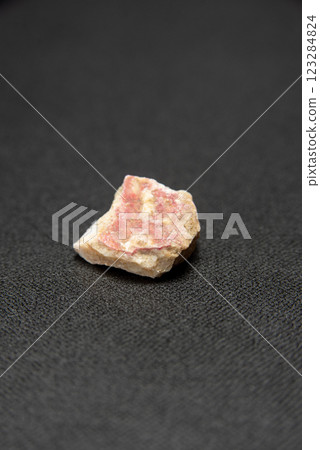 Limestone containing cinnabar 123284824