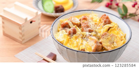 Fried chicken and egg rice bowl Fried chicken and egg rice bowl 123285584