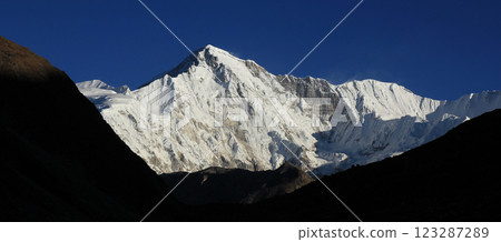 Majestic mountain Cho Oyu seen from Gokyo, Nepal. 123287289