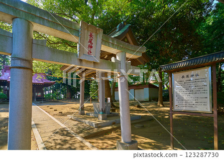 神奈川縣川崎市多摩區長尾神社的鳥居與拜殿 123287730