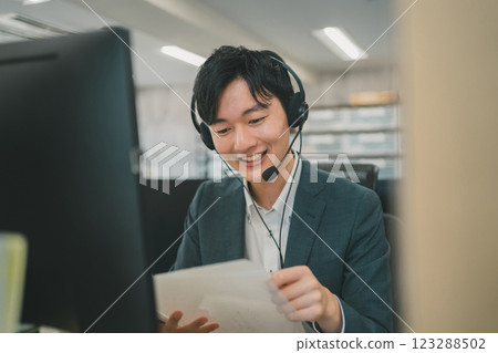 E-commerce call center 123288502