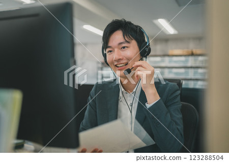 E-commerce call center 123288504