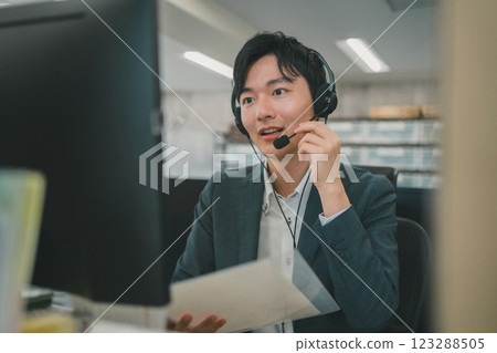 E-commerce call center E-commerce call center 123288505