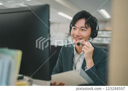 E-commerce call center 123288507