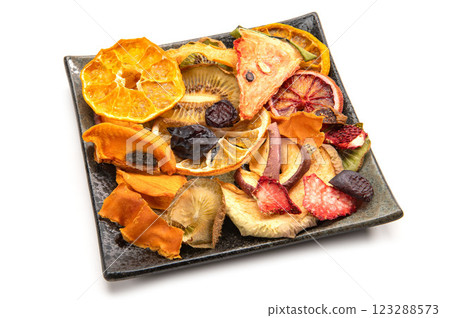 Sliced dried fruit 123288573