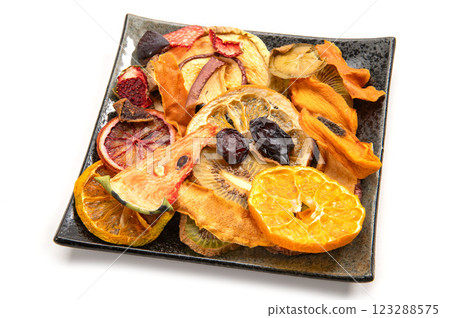 Sliced dried fruit 123288575