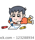 一個男孩用蠟筆畫畫 123288934