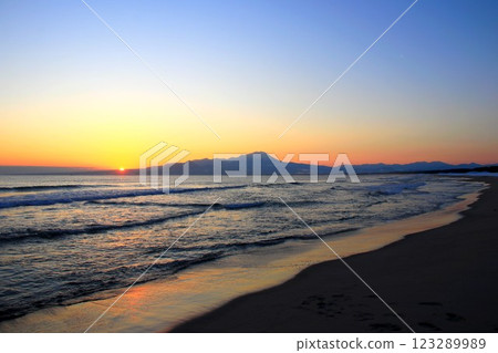 Miho Bay Observation Beach in the early morning 123289989