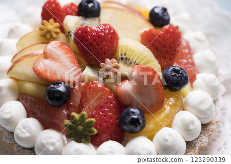 Rice flour fruit tart 123290339