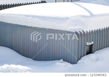 garage, carport, snow, snowfall, snowfall, winter, hokkaido, snow scene, garage, outdoor, parking lot 123290363