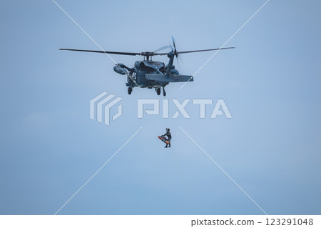 海上自衛隊救援搜索直升機UH-60J 海上自衛隊救援搜索直升機UH-60J 123291048