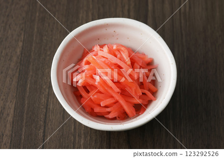 盤子裡的醃薑 123292526