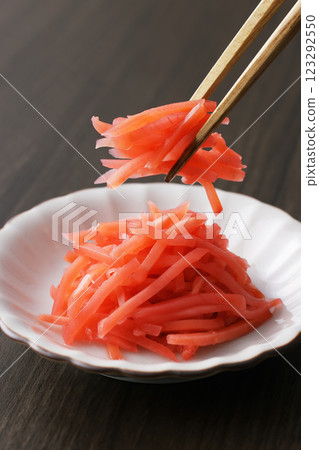 盤子裡的醃薑 盤子裡的醃薑 123292550