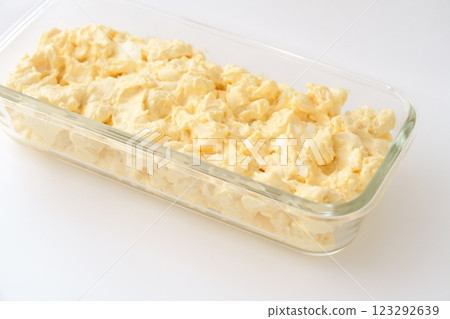 Delicious creamy macaroni and egg salad (for sandwiches, breakfast, etc.) - 3:2 123292639