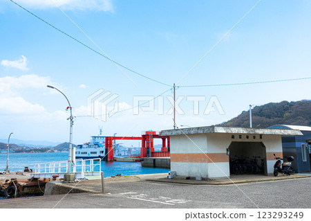 四國愛媛郡松山市五子島泊港景色 四國愛媛郡松山市五子島泊港景色 123293249