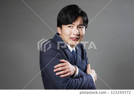 商人冷黑背景 123293572