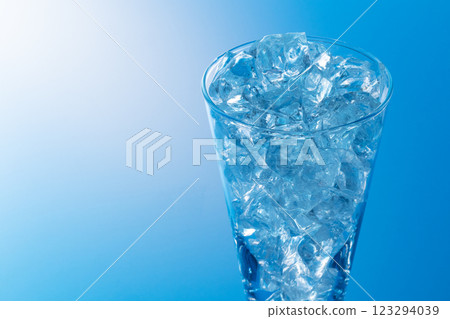 冰圖 玻璃冰 無水滴 123294039