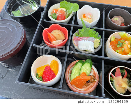 Beautifully arranged Japanese food in many small bowls, Japanese cuisine, Shokado bento, assorted appetizers Beautifully arranged Japanese food in many small bowls, Japanese cuisine, Shokado bento, assorted appetizers 123294169