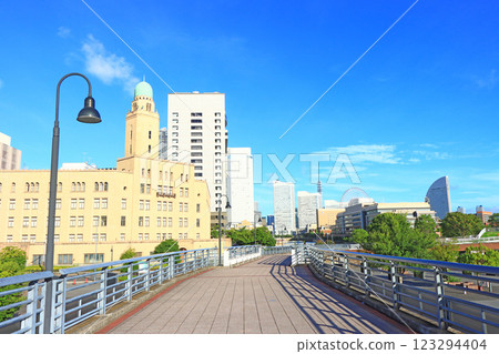 神奈川縣橫濱市山下臨港線長廊及橫濱海關風景 123294404