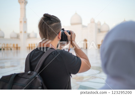 Photographer Capturing the Sheikh Zayed Grand Mosque in Abu Dhabi Photographer Capturing the Sheikh Zayed Grand Mosque in Abu Dhabi 123295200