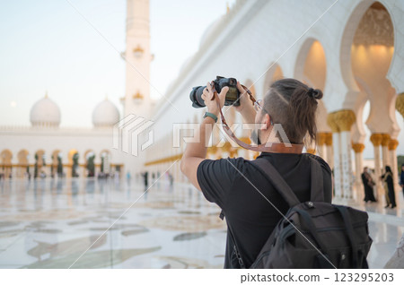 Photographer Capturing the Sheikh Zayed Grand Mosque in Abu Dhabi Photographer Capturing the Sheikh Zayed Grand Mosque in Abu Dhabi 123295203