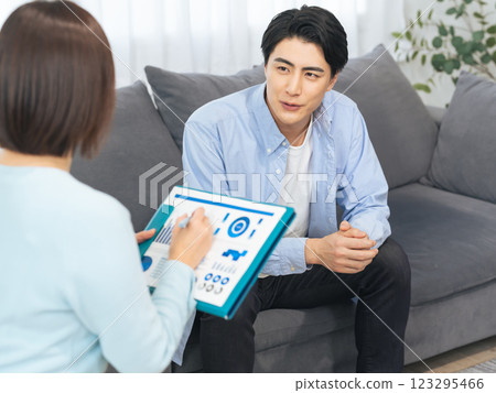 接受諮詢的男性 123295466