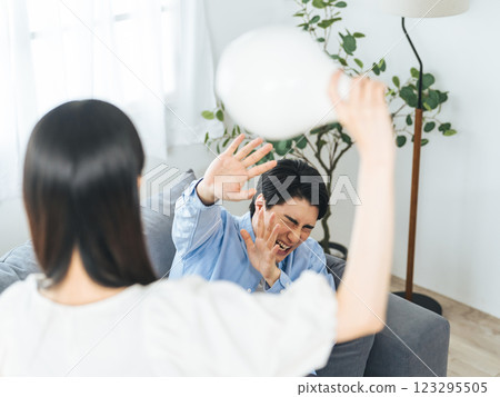 Woman trying to hit man with a vase DV Domestic violence 123295505