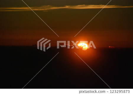 Sunrise seen from Mt. Fuji 1 123295873