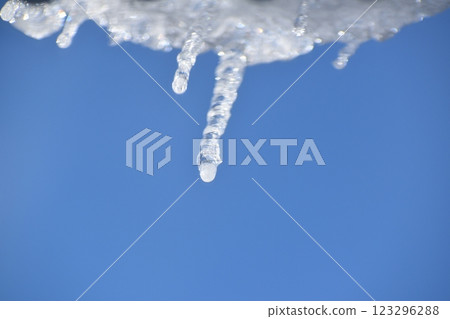 藍天上的冰柱 123296288