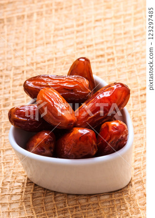 dried dates in bowl on table background 123297485