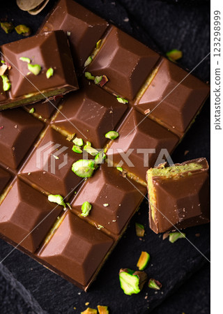 Dubai chocolate with kadayif pistachio filling Dubai chocolate with kadayif pistachio filling 123298999