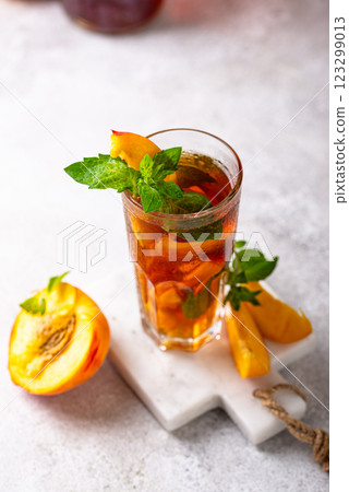 Cold ice tea with peach and mint 123299013