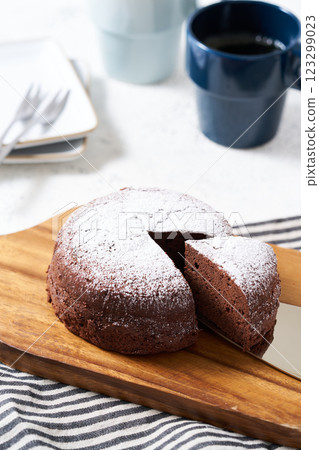 Gateau chocolat  123299023