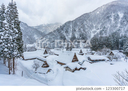 Snowy Gokayama Suganuma gassho style village 123300717