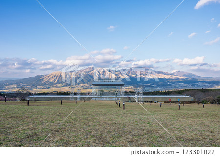 世界最大規模的露天舞台，可一覽阿蘇五峰（南阿蘇）的風光（熊本縣立露天劇場Aspecta） 123301022