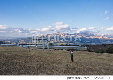 One of the world's largest outdoor stages and a panoramic view of the five peaks of Mt. Aso (Minamiaso) (Kumamoto Prefectural Open-Air Theatre Aspecta) 123301024