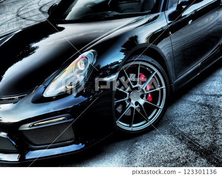 閃亮的黑色敞篷車 123301136