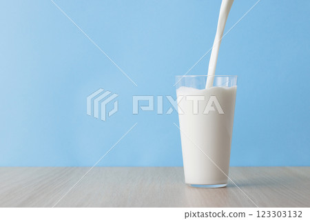Milk poured into a glass 123303132