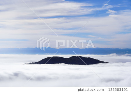 Mountains floating in a sea of clouds and a beautiful sky 123303191