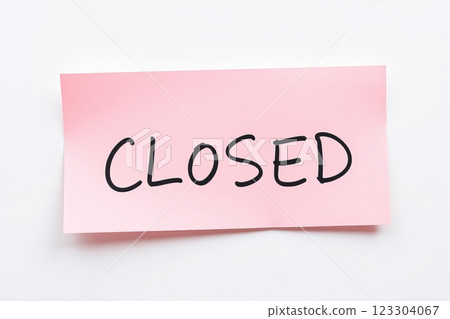 Text Closed on pink note Text Closed on pink note 123304067