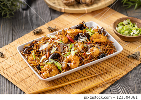 Shrimp and vegetable noodles 123304361