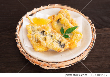 Autumn taste: Pacific saury tempura 123304517