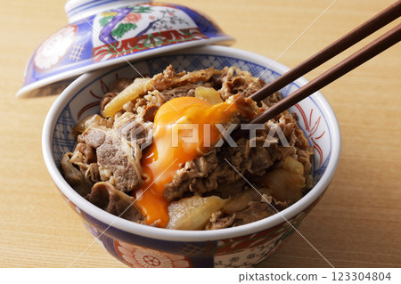 beef bowl  123304804