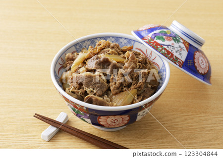 牛肉飯 123304844