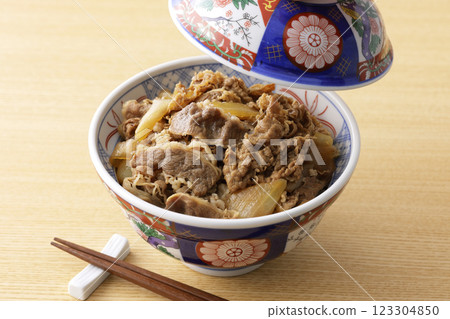 牛肉飯 123304850
